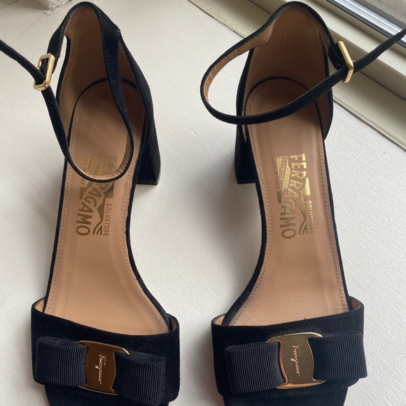 Salvatore Ferragamo Gavin Black Suede Block Heel Sandal Italy Logo Bow - Picture 4 of 8